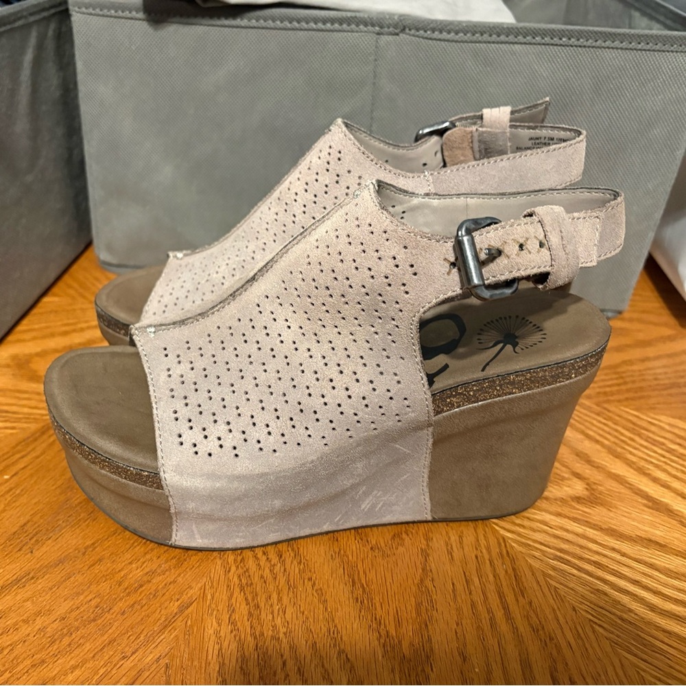 OTBTwedge sandals - size 7.5 - taupe